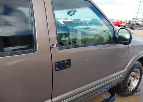 1998 Chevrolet Blazer Ls z USA, uszkodzony, nr VIN 1GNCS13W9W2232081